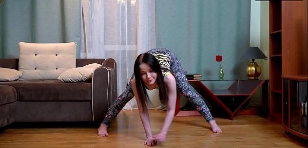  Hot Hungarian babe Törpe Baba with sexy ass spreads legs